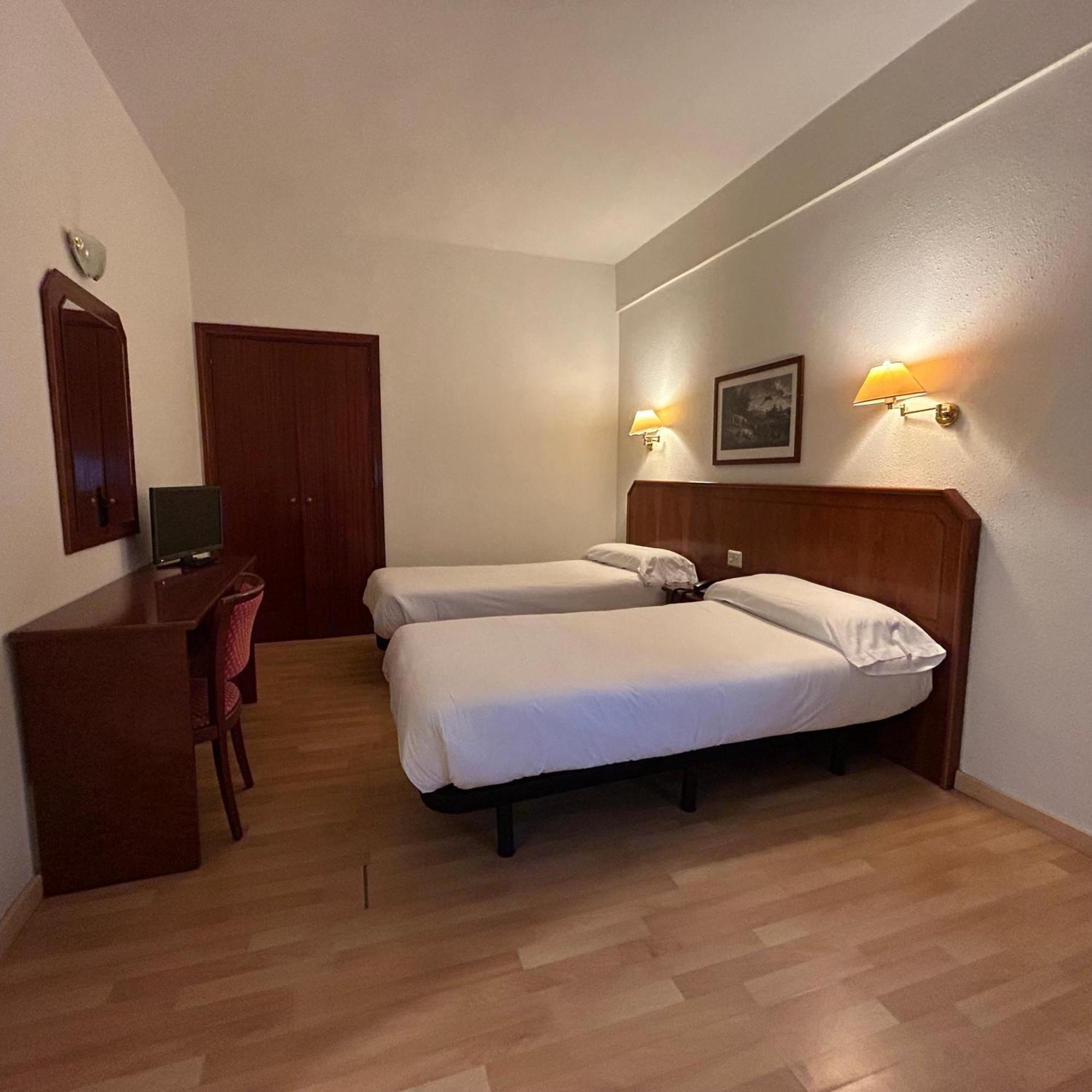 Hotel Unzaga Plaza Éibar Buitenkant foto