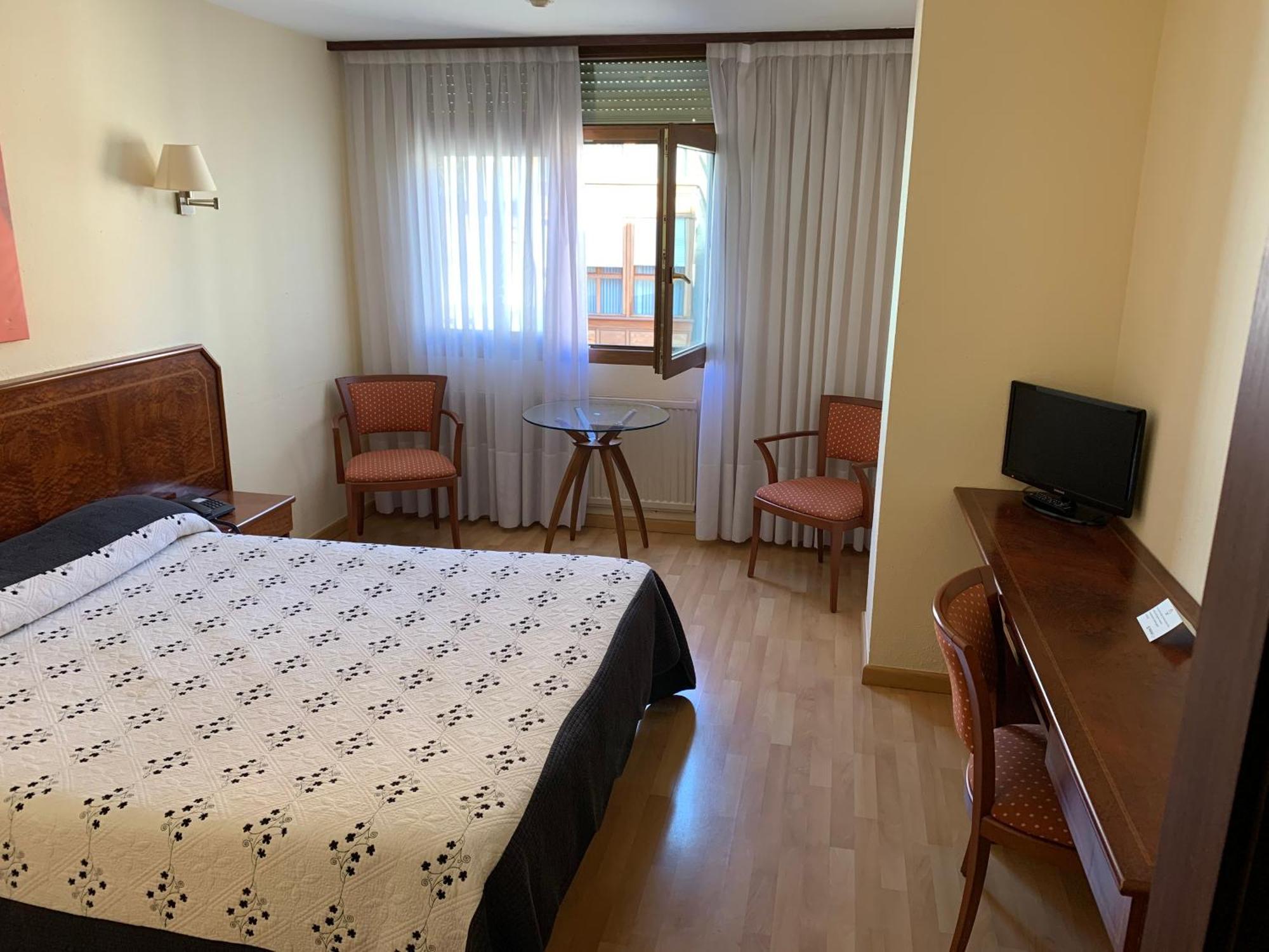 Hotel Unzaga Plaza Éibar Buitenkant foto