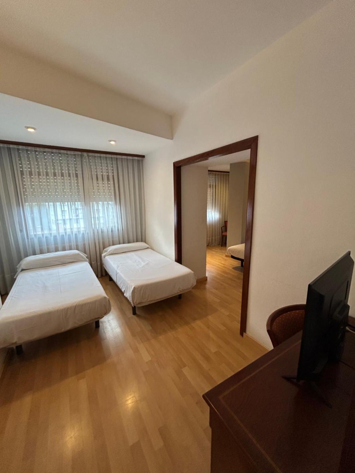 Hotel Unzaga Plaza Éibar Buitenkant foto