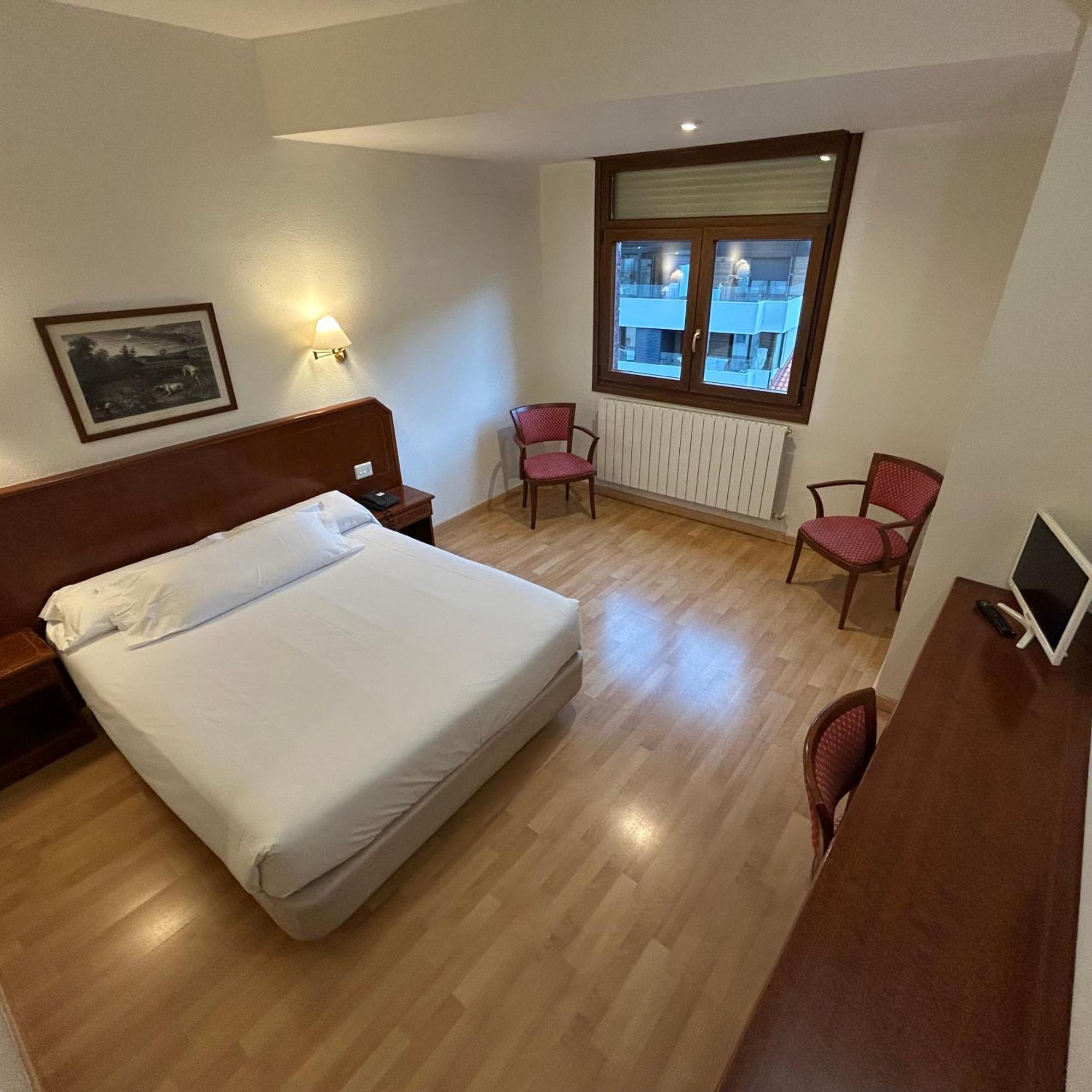 Hotel Unzaga Plaza Éibar Buitenkant foto